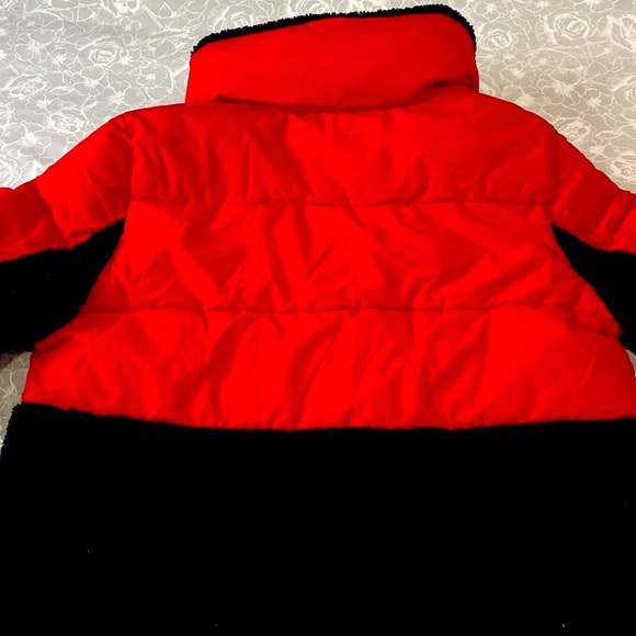 Red - Picture 7 of 10